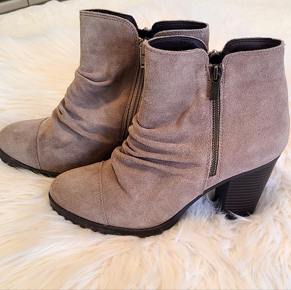 White mountain genuine leather taupe tan ankle boots size 9 - Picture 9 of 16